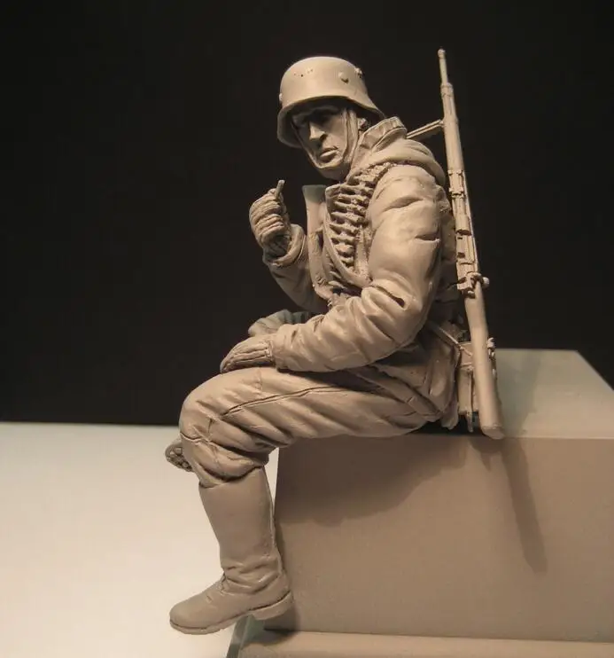 

1/16 resin figure soldier model World War II sitting soldiers gk hand white mode military war 156