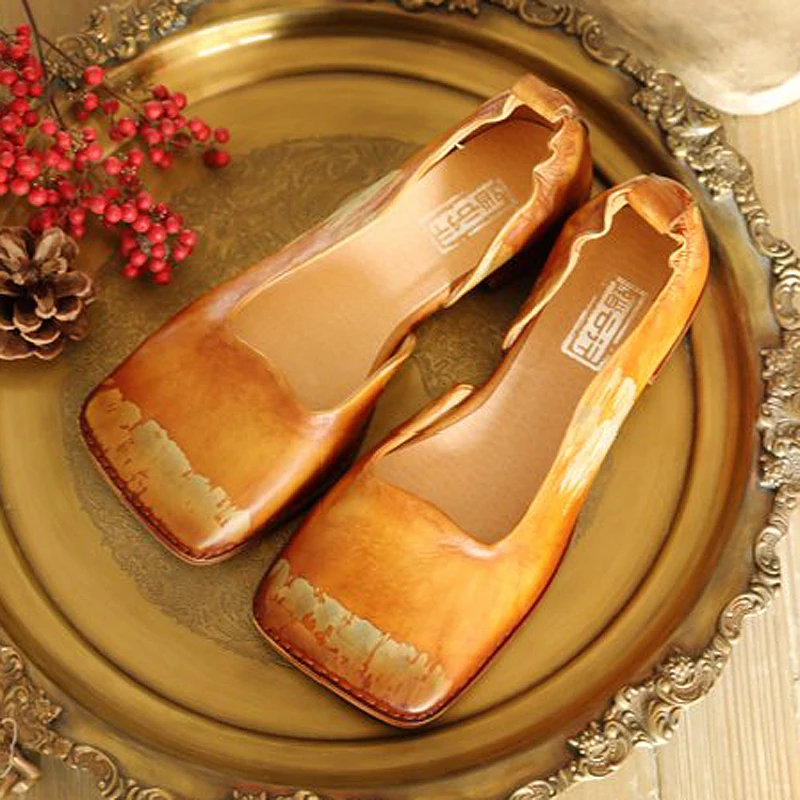 Женские туфли на низком каблуке кожаные удобные с квадратным носком закрытым