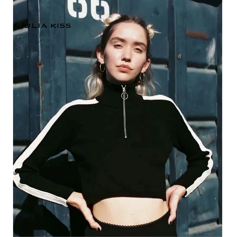 Женский трикотажный джемпер на молнии с полосками по бокам | Женская одежда