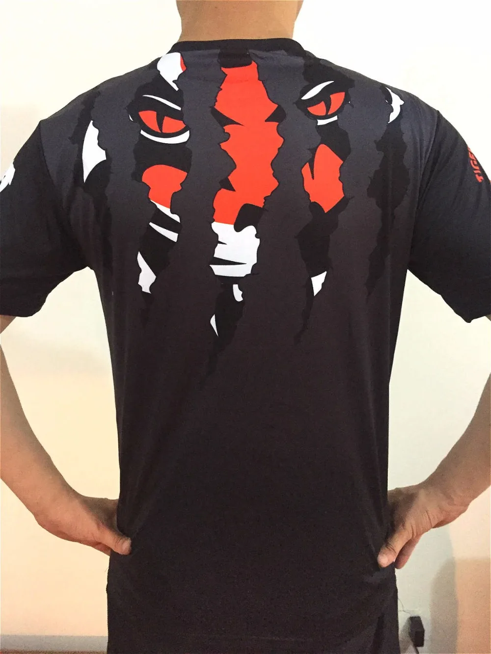 Мужская футболка с коротким рукавом Tiger MuayThai Hanuman fight tops черный/белый mma топы для