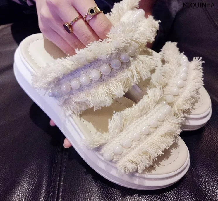 Женщина Мода Тапочки 2017 Кисточкой Сандалии Белый Жемчуг Бисером Платформы Летом