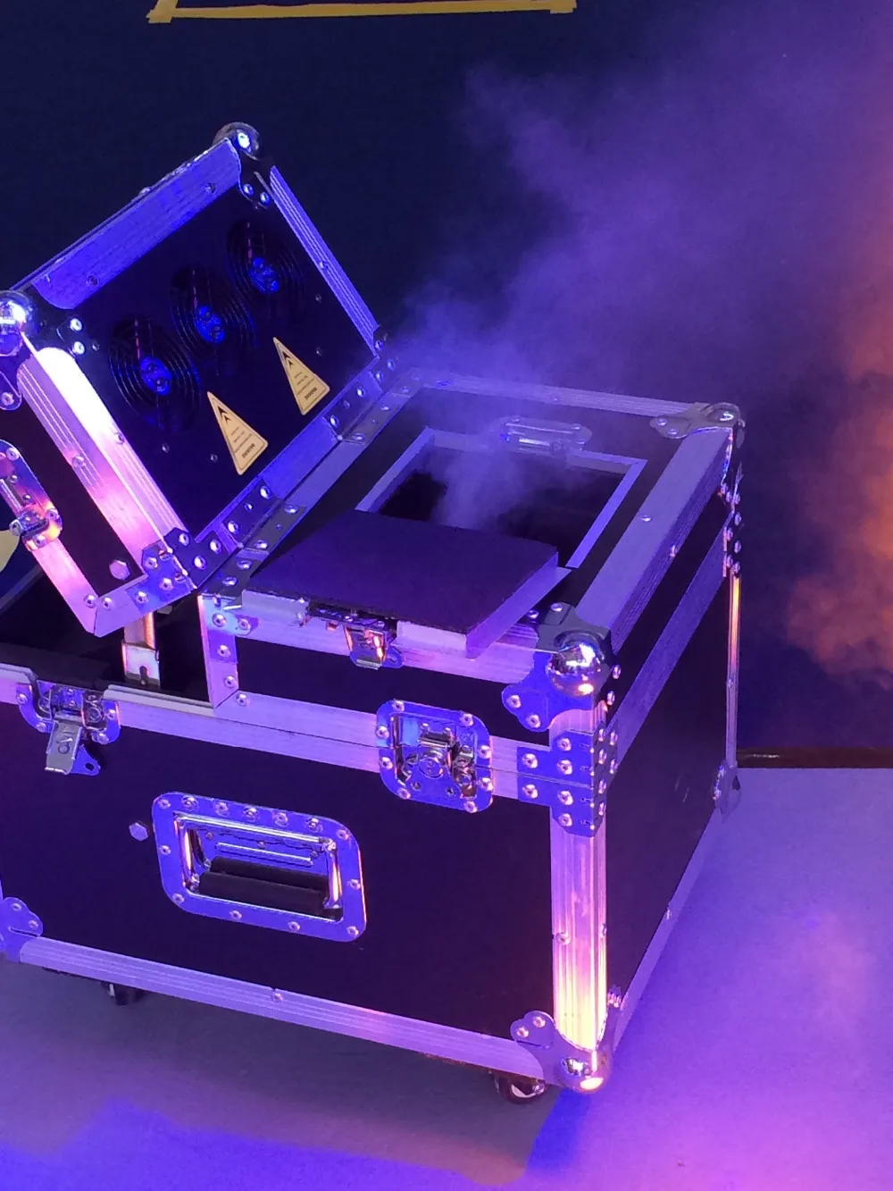 Дешевая цена DMX контроль 600 Вт дымовая дымка машина с корпусом полета сценический