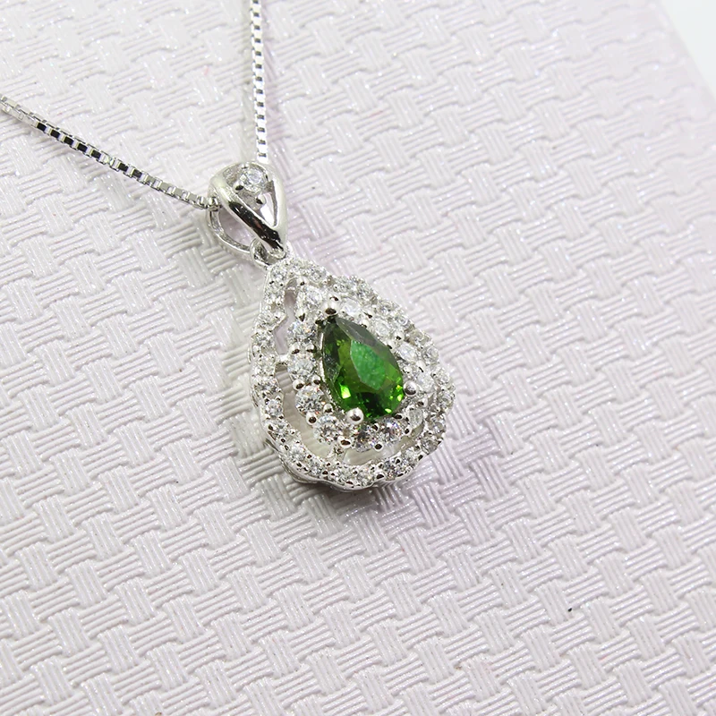 Подвеска с драгоценными камнями в Королевском дизайне для вечеринки