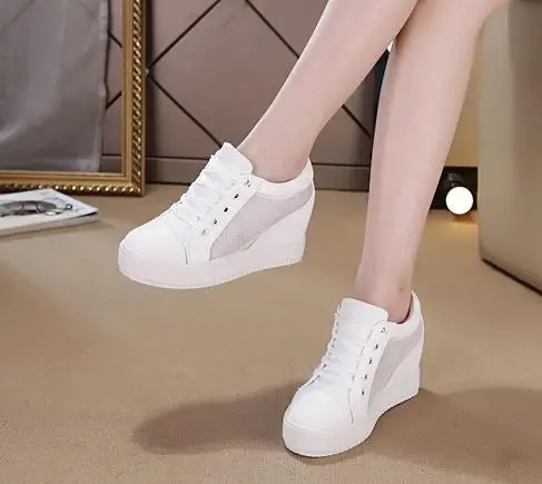 Платформа на высоких каблуках женская обувь на танкетке Chaussure Femme черный, белый цвет Скрытая каблуки лифт обувь Повседневные зимние ботинки