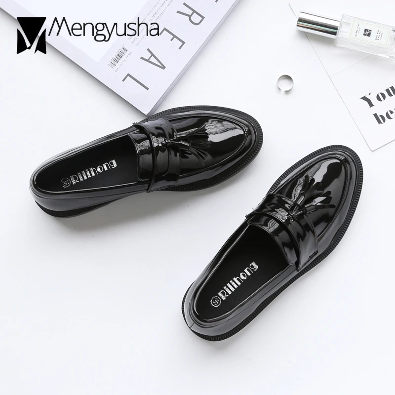 Женские лакированные кожаные туфли с острым носком лоферы бахромой в британском