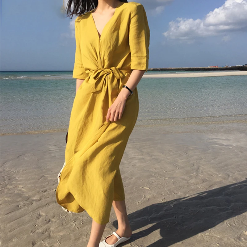 Женское асимметричное платье со шнуровкой и разрезом однотонное офисное с v