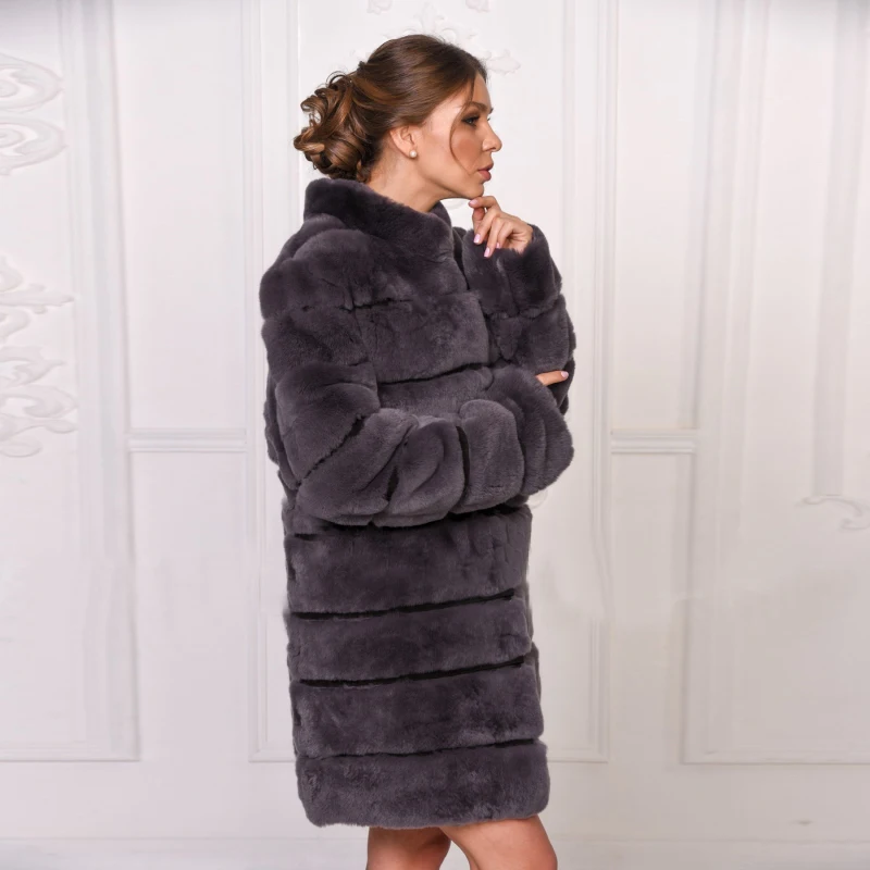 Женское пальто из кроличьего меха приталенное теплое с воротником стойкой