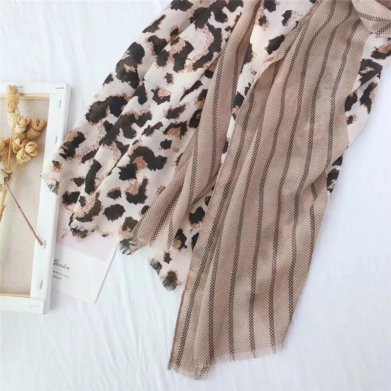 

2019 New Summer design Striped scarf hot Print Leopard Tassel 1 color hijab part scarfs women scarves and shawls shimmer fashion