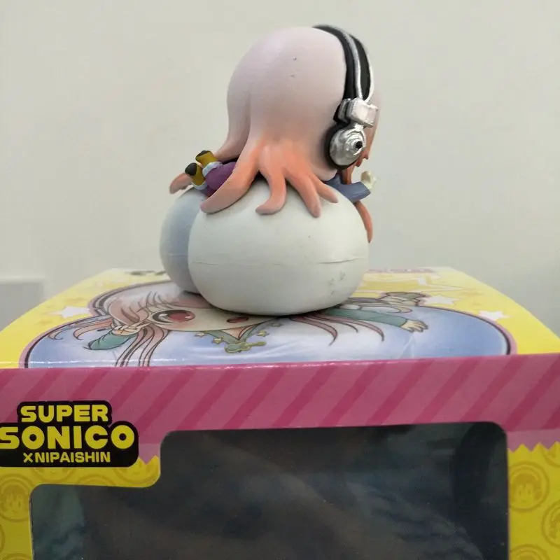 Бесплатная доставка милые 2 &quotАниме Супер Sonico лежать на груди украшение