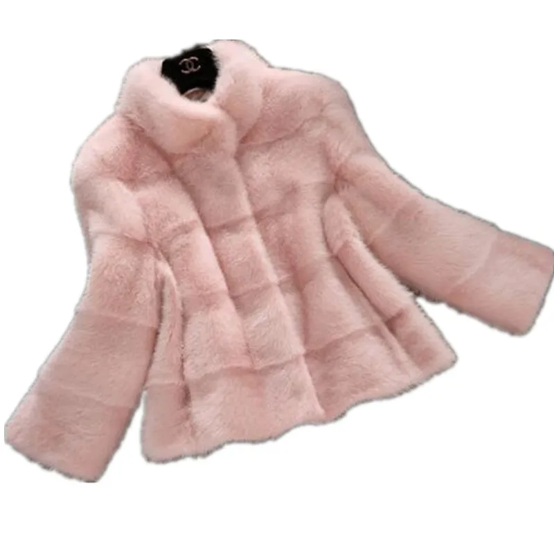 Женское модное короткое меховое пальто осенне зимнее однотонное теплое большого