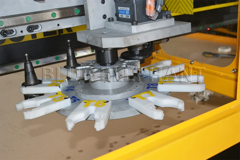 Синий слон карусель тип авто инструмент изменить CNC маршрутизатор 9 кВт HSD
