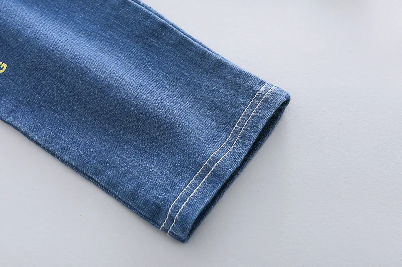 Лидер продаж, спортивный костюм для маленьких мальчиков Модная хлопковая футболка с круглым вырезом для маленьких мальчиков+ джинсовые штаны спортивный костюм для маленьких мальчиков из 2 предметов