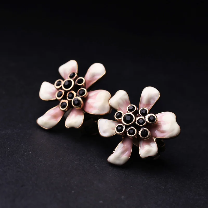 Новинка очарование Античное золото покрытием Аксессуары Эмаль Цветочные