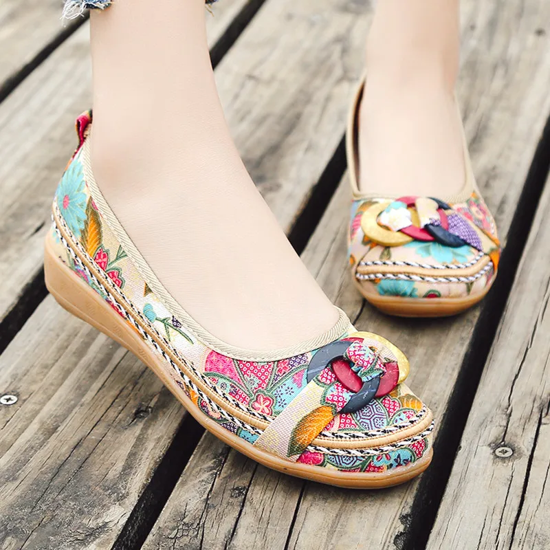 2019 г. популярные балетки на плоской подошве в этническом стиле из соломенной