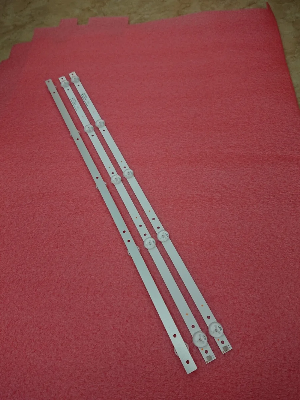 

New 15 PCS/lot 5LEDs 530mm LED backlight strip for 28inch TV L2830HD 28C2000B SVJ280A01 REV3 5LED 130402 M280X13-E1-H