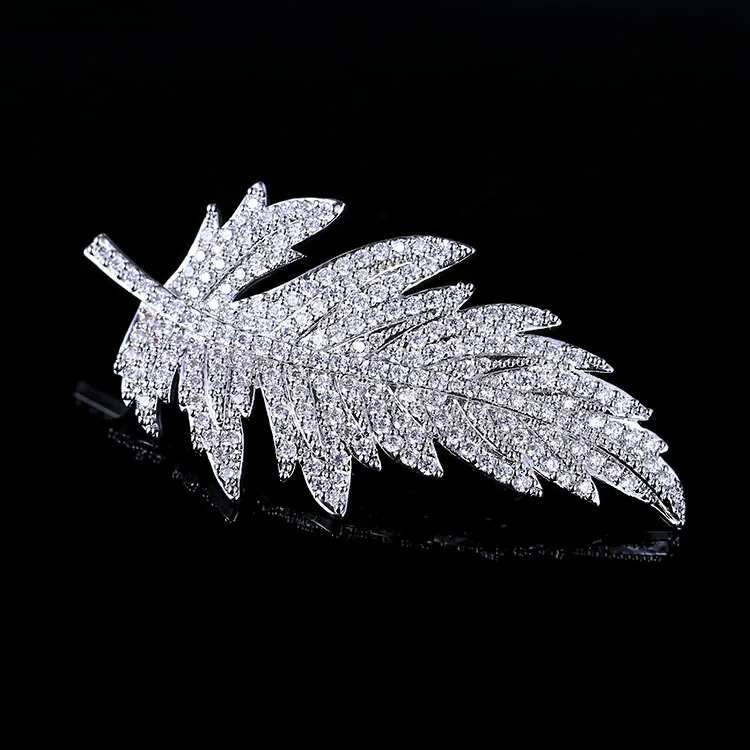 Шику ювелирные изделия микро проложить ясно CZ лист броши серебряные тона