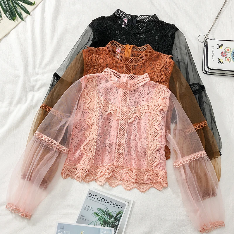 Женская летняя блузка с круглым вырезом пышными рукавами и оборками