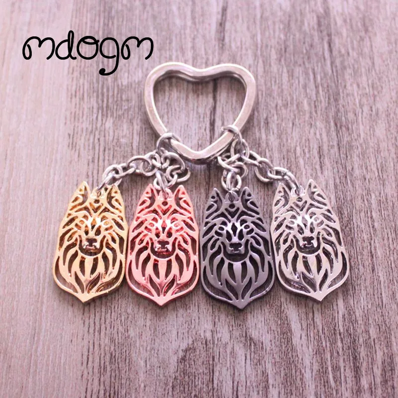 Бельгийский тервюрен собаки с анималистическим принтом покрыто золотом