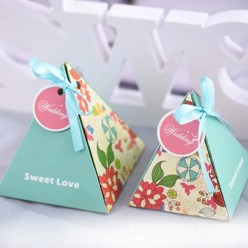 

Free delivery 100pcs,new product,triangle DIY wedding candy box,chocolate box,gift box,Free Ribbons and the tag,size:7.2-8.5cm