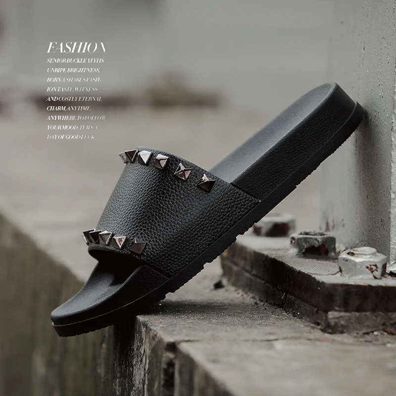 Classice Для женщин тапочки с заклепками летние шлепанцы на толстой подошве Сандалии