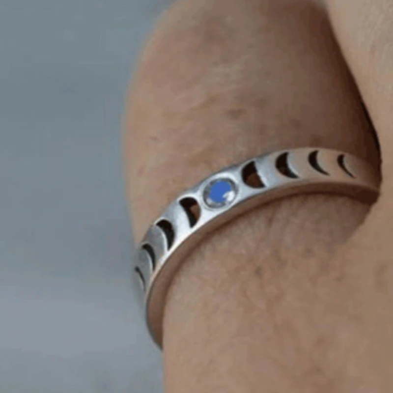 Женское Винтажное кольцо с кристаллами серебристого и золотистого цвета |