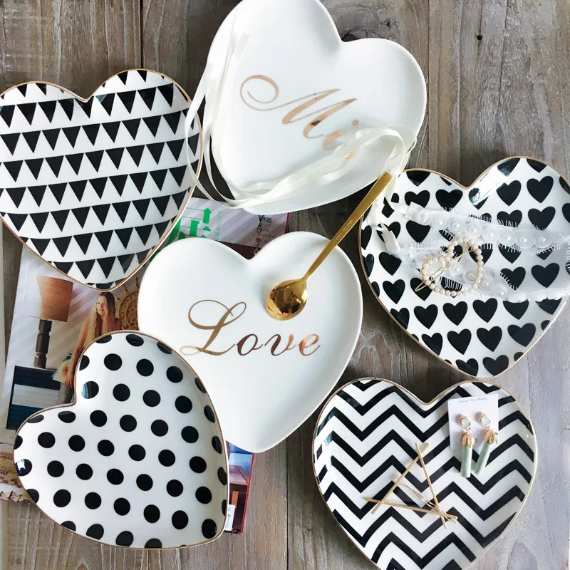 

Nordic gold-traced ceramics plate black-and-white heart-shaped breakfast plate fruit dessert plate tableware dried fruit plate