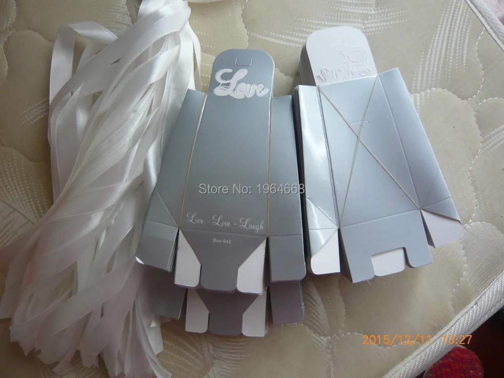 Свадебная коробка для конфет серебристо серая стильная подарочная с лентами 50
