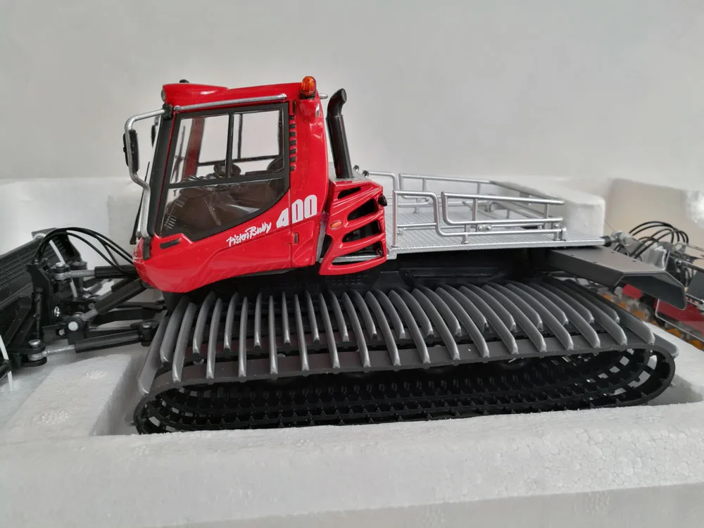 1: 32 Pistenbully 400 снег грумер