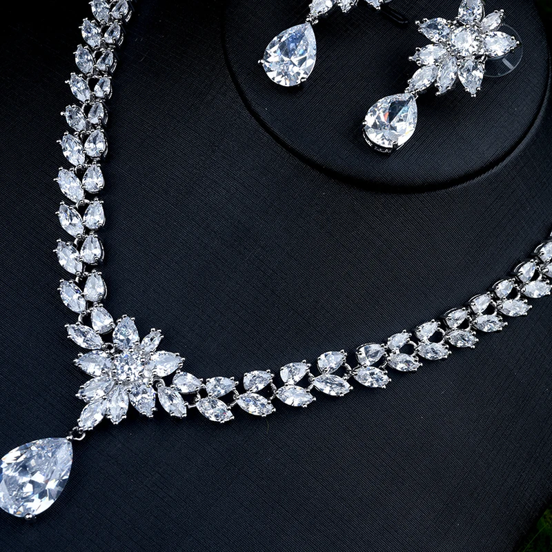 Комплект из колье и серёг с фианитом 4 шт. | Украшения аксессуары