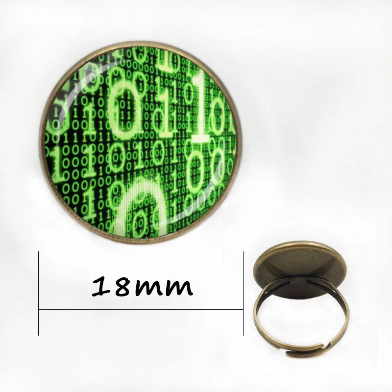 Ожерелье в ретро стиле с кулоном виде стеклянного купола двоичным кодом и