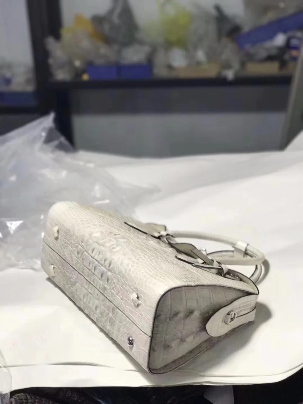 Рисунок 4 - Женская сумка из 100% натуральной крокодиловой кожи