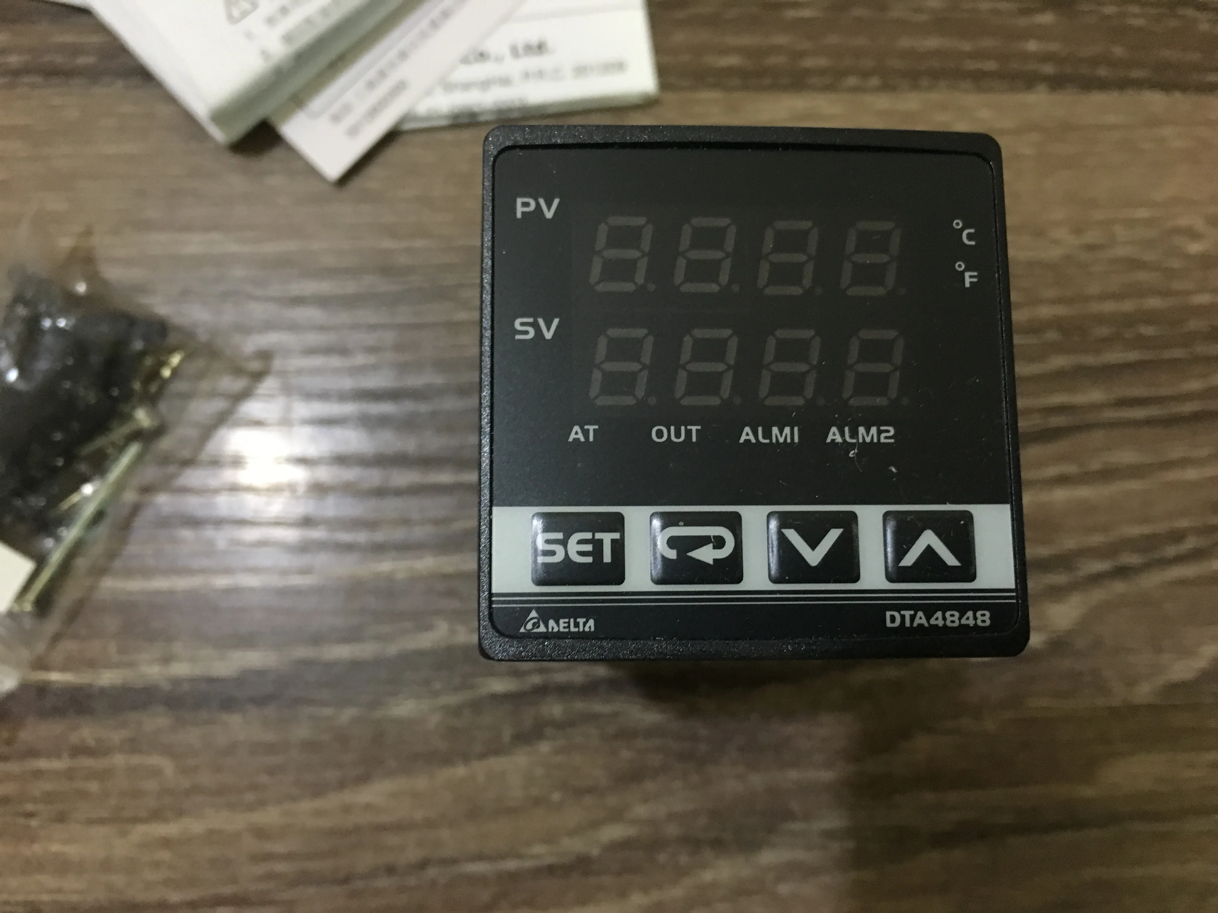 DTA4848R0 DTA4848V0 DTA4848C0 DTA4848R1 DTA4848V1 DTA4848C1 совершенно новый оригинальный Delta термостат |