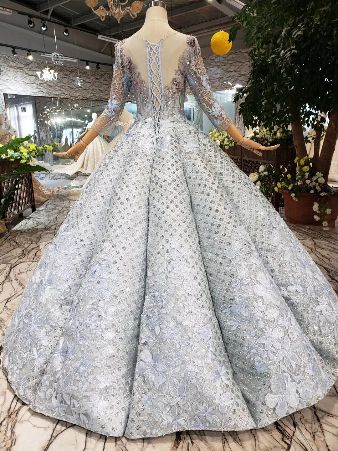 

High Quality Sweetheart Gray Sleeveless Long Sequins Ball Gown Shiny Crystals Waves Big Skirt Formal Custom Made Prom Dresses