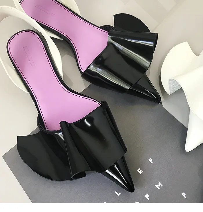 Женские сандалии-гладиаторы с острым носком на низком каблуке | Обувь