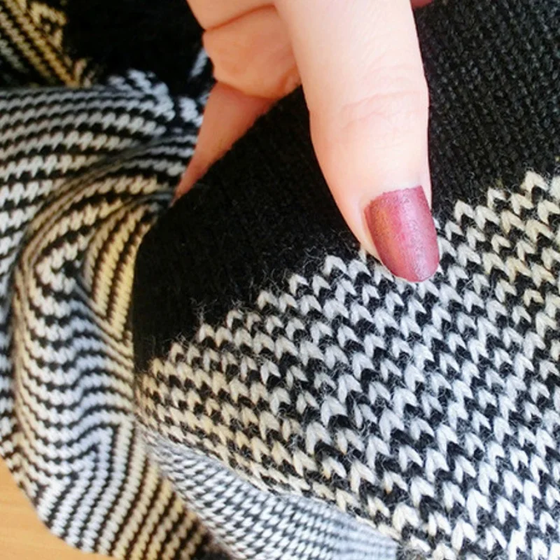 Пончо с капюшоном и геометрическими кисточками вязаная накидка мантия пончо