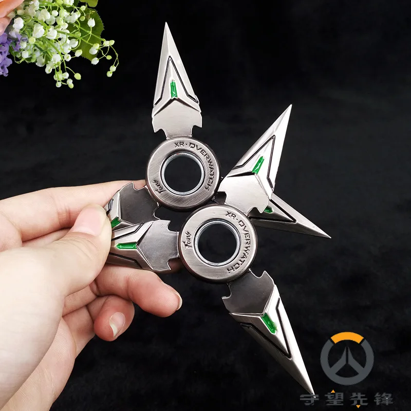 Игрушки модели аниме. Мультяшная модель оружия игрушечный меч. Вращайте дротики.