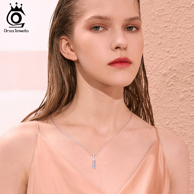 ORSA JEWELS Настоящее женское ожерелье с надписью Queen серебро AAA CZ шахматный узор 27 мм Длинный кулон Женская мода вечерние ювелирные изделия SN129