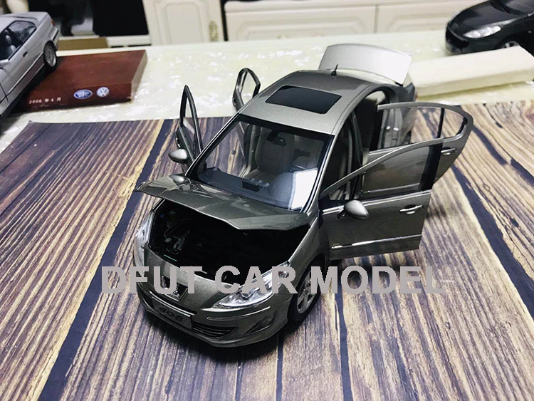Масштаб 1: 18 игрушечный автомобиль из сплава, модель автомобиля 408, детские игрушечные машинки, оригинальные авторизованные Аутентичные детские игрушки
