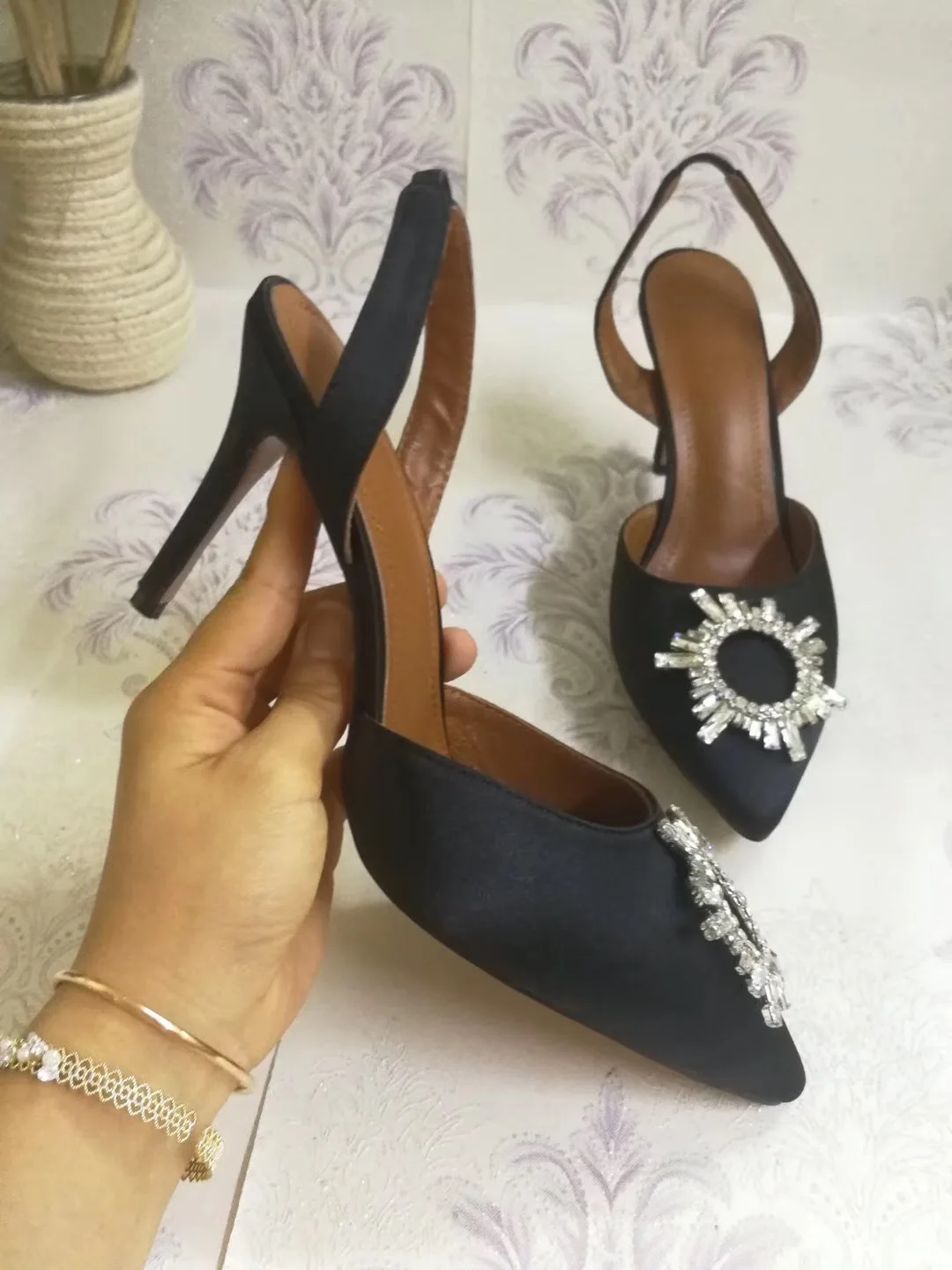 8cm thin heel black Vienantin/атласные женские свадебные туфли розового и красного цвета; пикантные Свадебные вечерние туфли с острым носком и пряжкой со стразами; туфли-лодочки с ремешком на пятке в стиле знаменитостей - Цвет: 8cm thin heel black