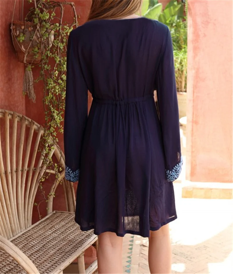 Женское пляжное платье с вышивкой голубое Хлопковое туника V образным вырезом и