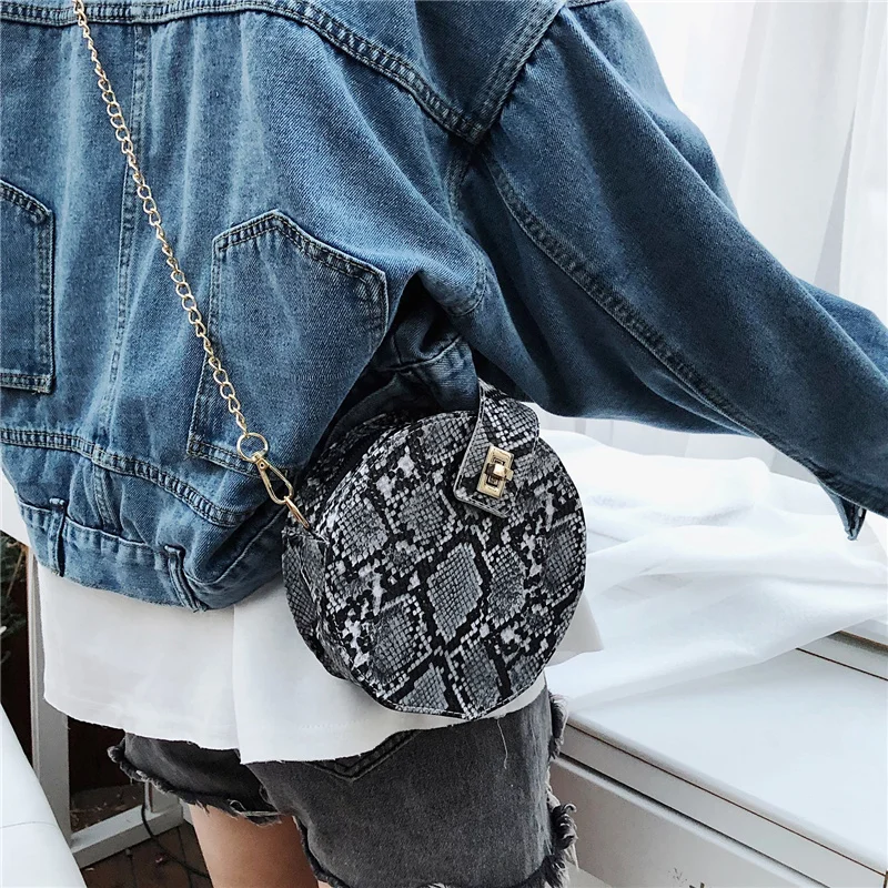 Женская круглая сумка на плечо из змеиной кожи маленький мессенджер цепочке со