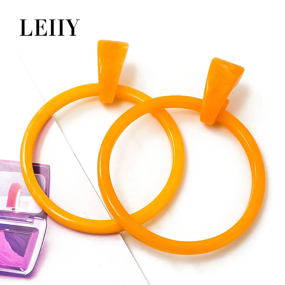 LEIIY 2 Цвет Oversize акрил круг серьги для Для женщин простой ацетат пластины Подвеска