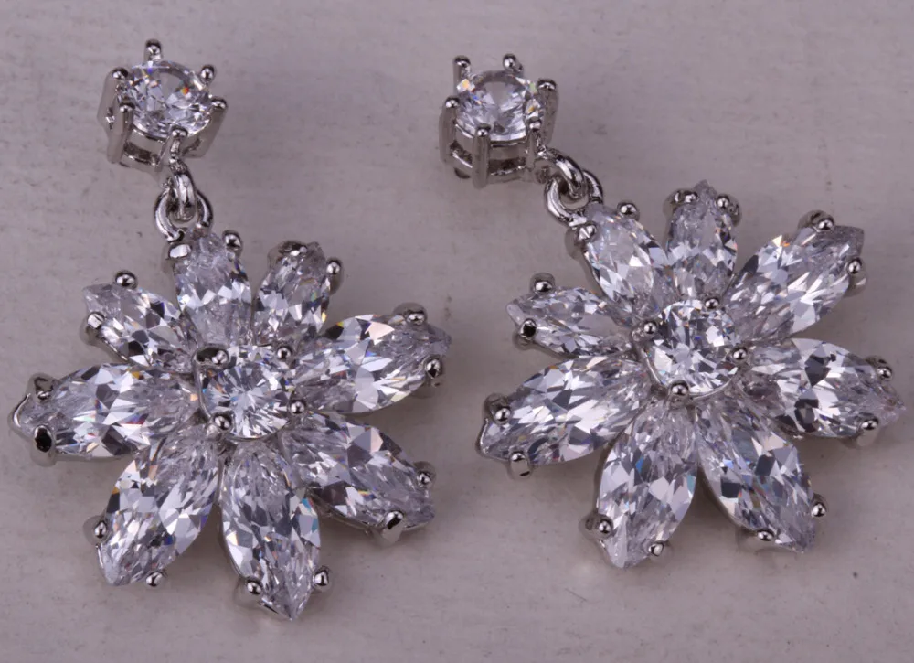 Висящие сережки в виде снежинок из фианита подарок на День Благодарения