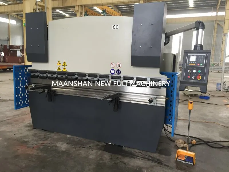 Гидравлический nc листогибочный пресс с инженерным обслуживанием CNC