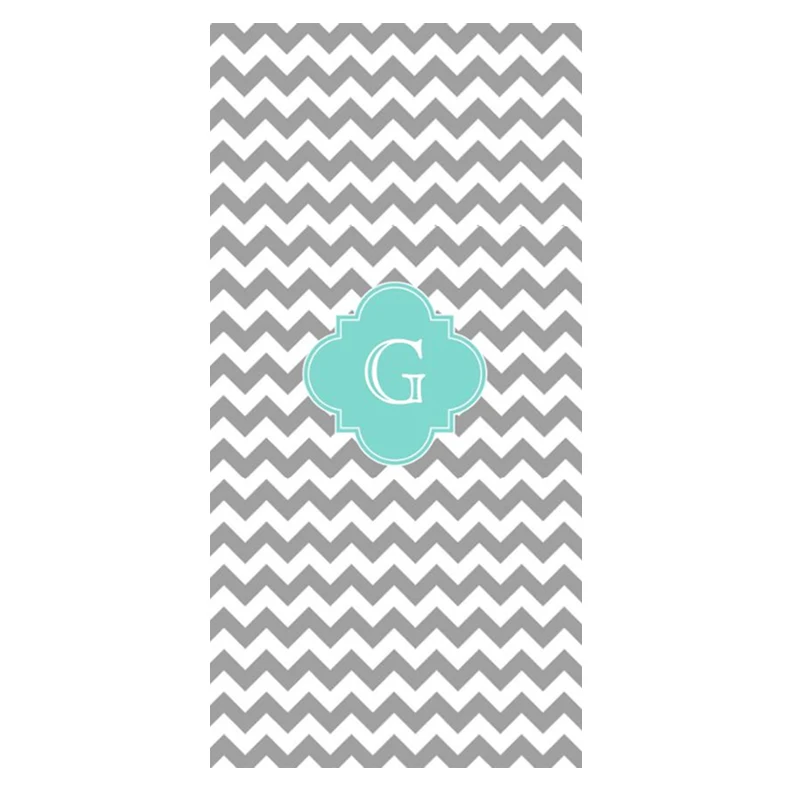 Стильное модное пляжное дорожное полотенце с шевроном серого и белого цвета