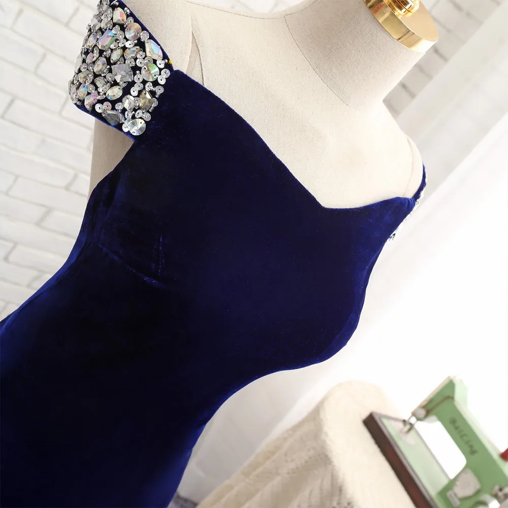 Женское вечернее платье русалка синее бархатное длинное с V образным вырезом