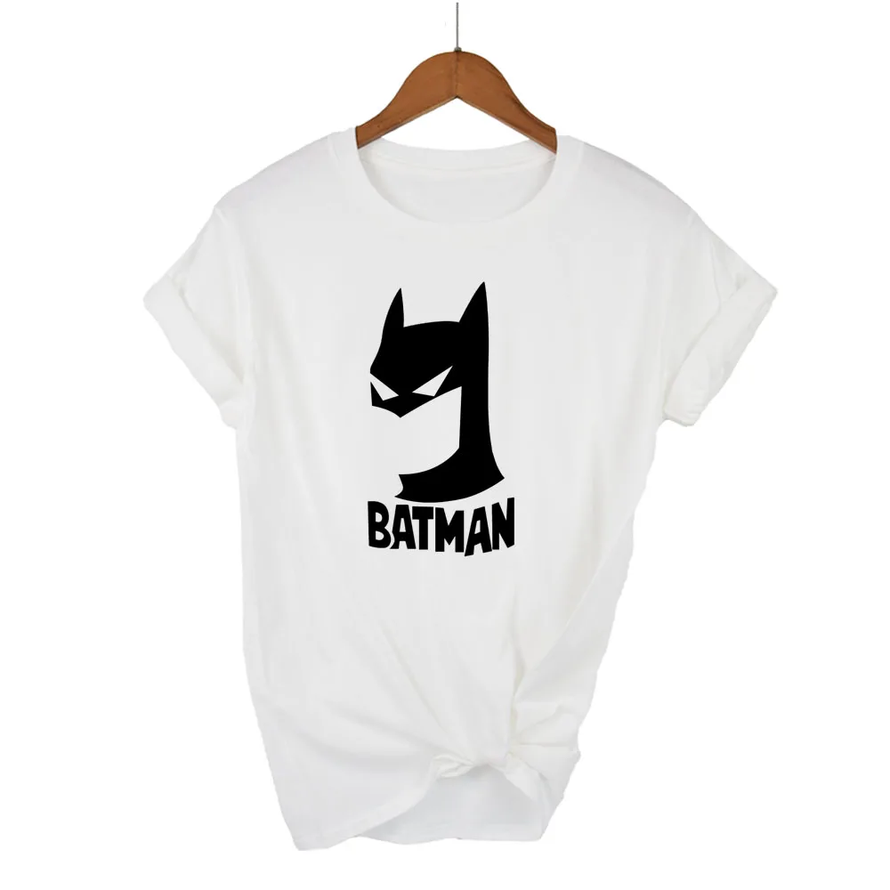 Женская футболка с короткими рукавами и круглым вырезом облегающая рисунком