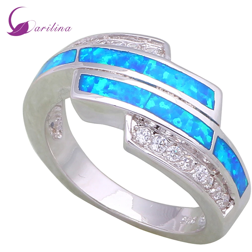 Женское кольцо. Белые топазы и голобой сверкающий опал обрамленные в серебро.