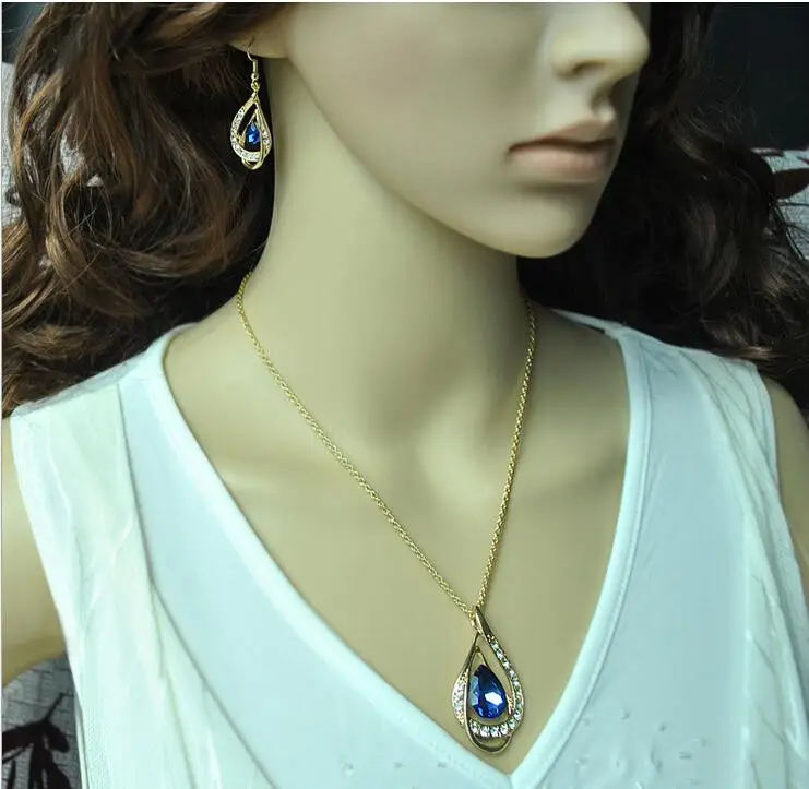 Женский ювелирный комплект из колье серёг и кольца с австрийскими кристаллами|new