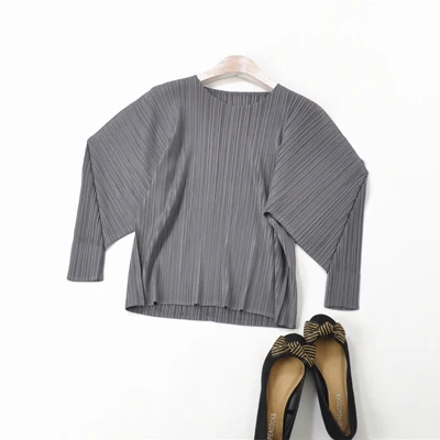Серый Changpleat летние новые женские свободные футболки Топы Miyak плиссированные Модные Дизайнерские однотонные футболки с круглым вырезом больших размеров женские футболки - Цвет: Серый